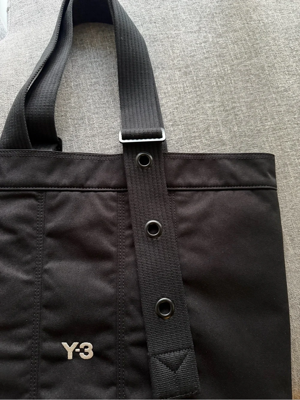 Y-3 sleek messenger